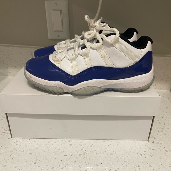 Air Jordan 11 low Retros - concord blue - EU size 38 , 7.5 women’s - Picture 2 of 5